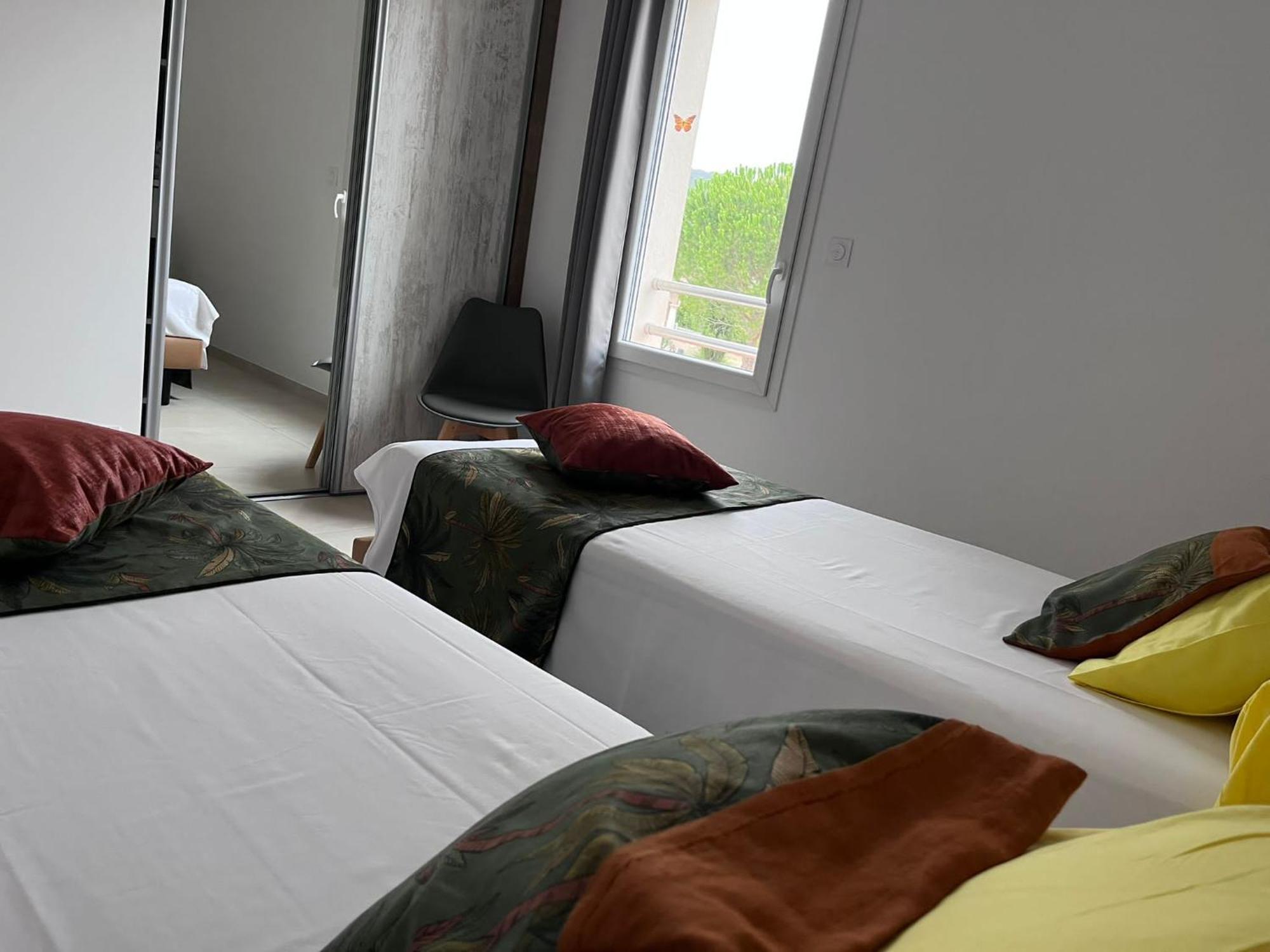 Val Des Bruyeres - Gite 15Mn Pezenas Avec Terrasse Et Cour Close - Parking Privatif Securise - Wifi Ftth Gratuit Neffies Buitenkant foto