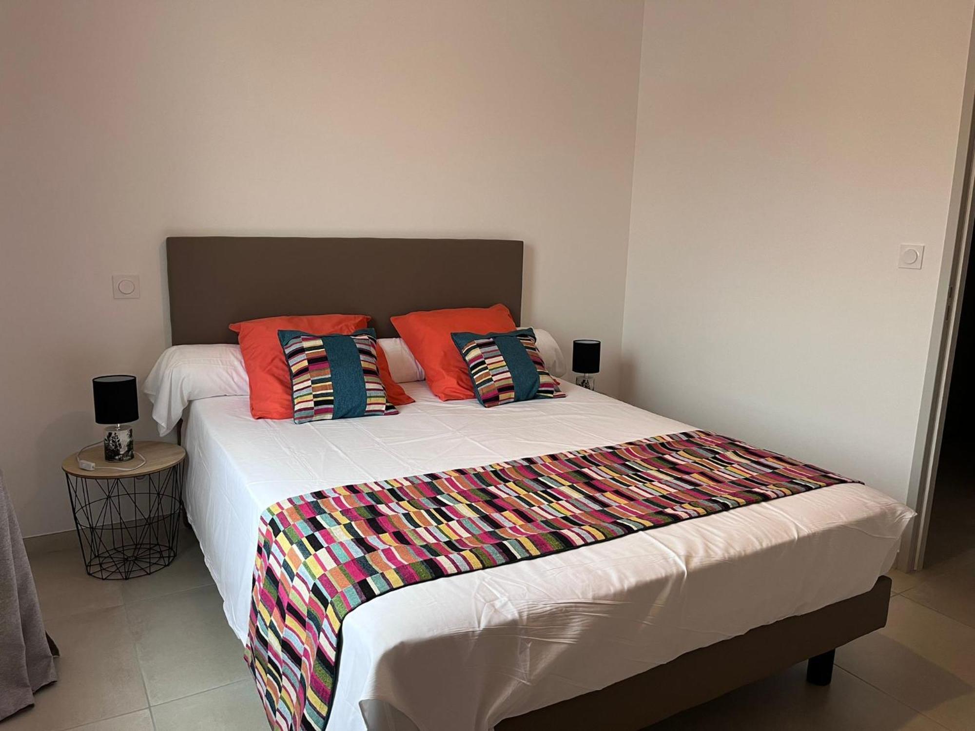 Val Des Bruyeres - Gite 15Mn Pezenas Avec Terrasse Et Cour Close - Parking Privatif Securise - Wifi Ftth Gratuit Neffies Buitenkant foto