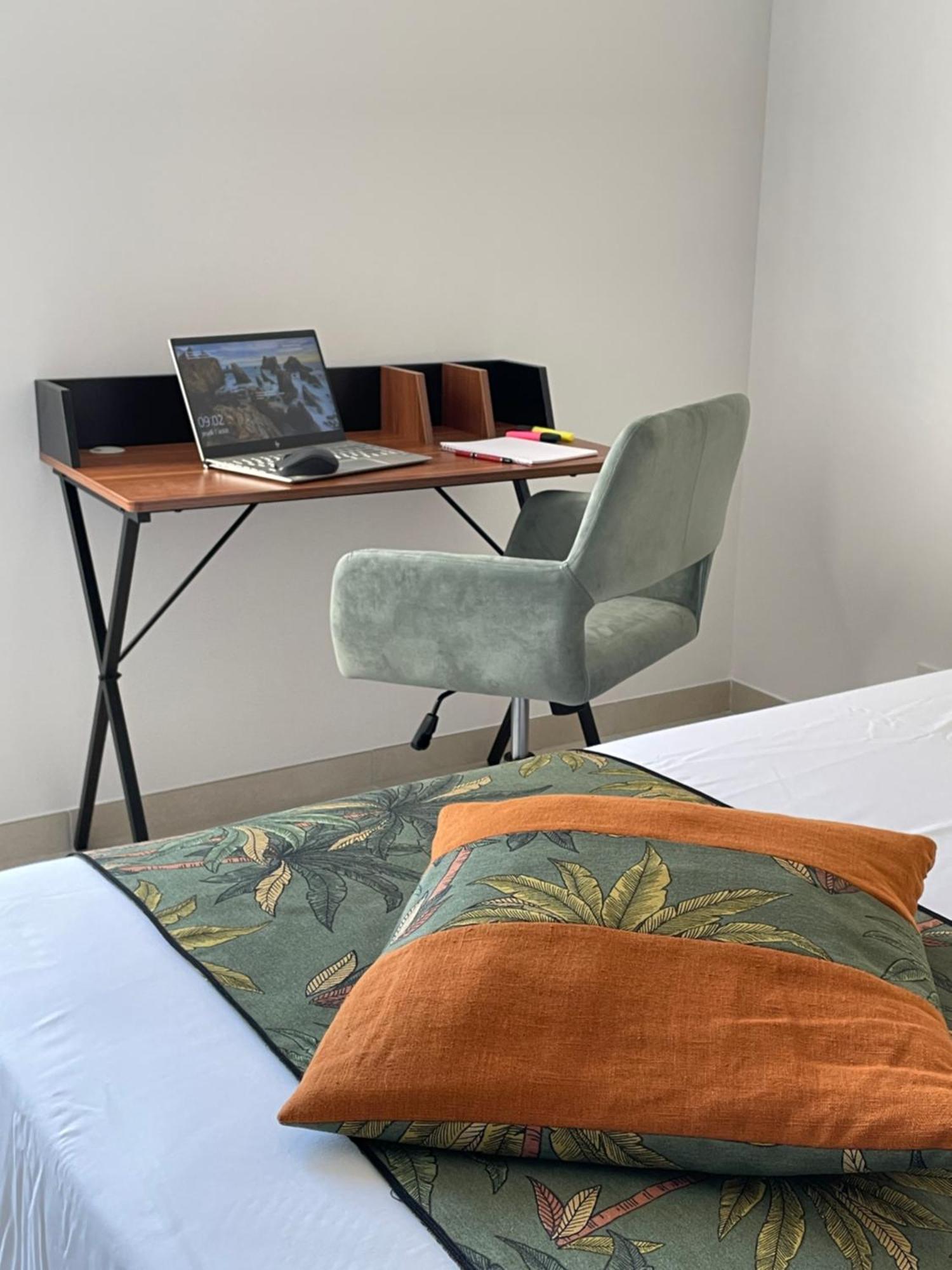 Val Des Bruyeres - Gite 15Mn Pezenas Avec Terrasse Et Cour Close - Parking Privatif Securise - Wifi Ftth Gratuit Neffies Buitenkant foto